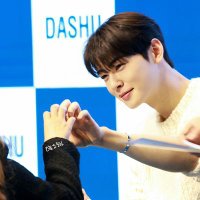오늘도로하 (@woo_330_) 's Twitter Profile