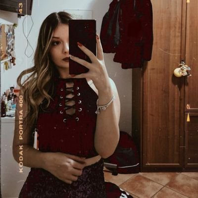 very175288's profile picture. We're just two ghosts standing in the place of you and me🤞❤