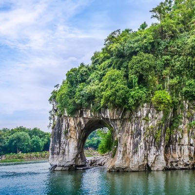 习惯让自己活得清晰，活得有目标。培养精力迎接更大的挑战。提升必要性，挖掘出人生的使命，找出自己的热情。持续扩充生产力，茁壮能力影响更多人。有勇气活出自己要的人生。