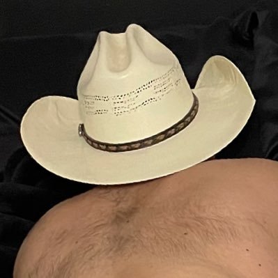 Just posting 🍑 pics in a cowboy hat