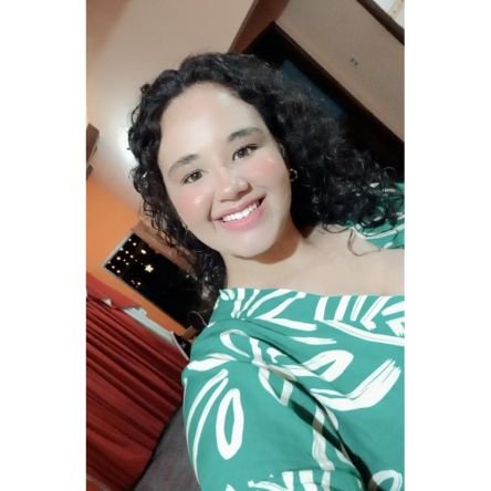 Los abrazos de mamá, las bromas de papá, Zeus y Leo, los libros, la buena música, el café, la naturaleza, todo en ese orden❤
doctora wanna be :p