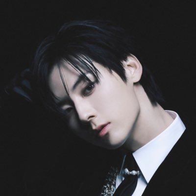 with_hmh's profile picture. 천천히