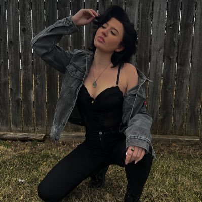 she•her / 22 / artist/ i don’t want to live i want to be alive ☀️