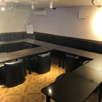 都留ファミリーボウルへ移転しました! 年中無休! 月~木 9:45~03:00 金・祝前日 9:45~04:00 土 9:00~4:00 日・祝 9:00~03:00 フード・ドリンク持ち込み自由! 大型パーティールーム有り!予約やお問い合わせは「0120-771-226」へ。