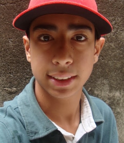 muita gente fala mal
ai parceiro nem comente,se falam por tras é sinal q nois ta
sempre na frente (HH*
