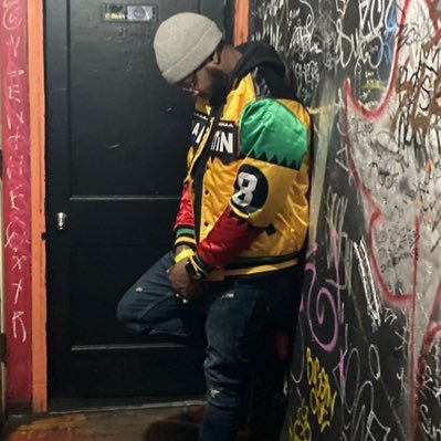 33 y.o. Artist and entrepreneur from the 216. Open minded and creative af. #TapIn