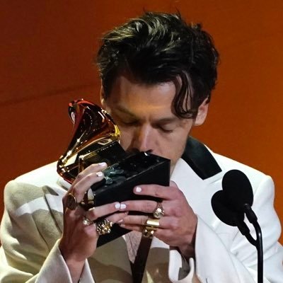 lokisdaggers_'s profile picture. 