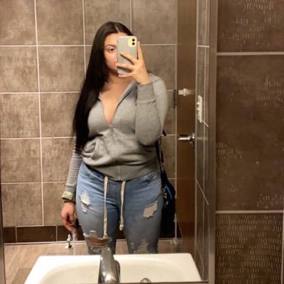 HayleeB25's profile picture. Nothing last forever. Enjoy while it lasts 🤪