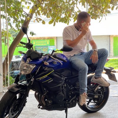 Marginal bolado sempre bem trajado chip rastreado sem endereço fixo corte disfarçado todo tatuado,carrega no peito um grande crucifixo...