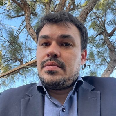 Contador e Bacharel em Direito. Atuando como Coordenador da Graduação e Pós do UNIESP. Gerente Financeiro do Hospital Napoleão Laureano