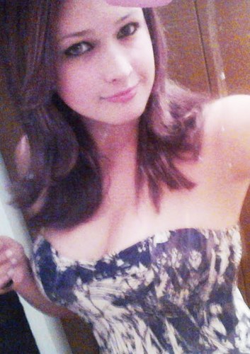 hackearam meu outro twitter .-. sou modelo, amiga, fiél, chata , estupida, ciumenta e amo meu cabelo =)
msn : le.munhoz123@hotmail.com