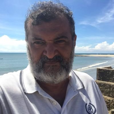 Potiguar de Nascimento, Paraense de coração. Filho do Grande Eu Sou. Marido da Marli, Pai da Hannah, Felipe, Fábio, Thaís é Vanda. Bolsonarista e ante comuna.