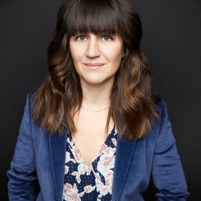Author of Con Crazy (Aug 2023) 🧗🏻♀️rock climber and 🐾 corgi mom (she/her)