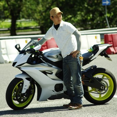 無言フォローすいません。野球、バイク、クルマ好きです。 元YZF-R1乗りです。野球とバイクツイートします🏍