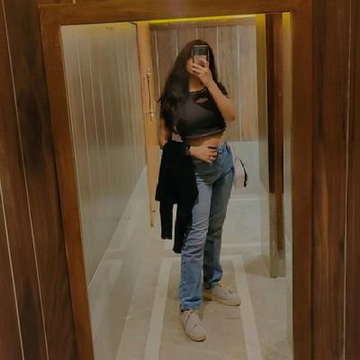 _DhwaniAgarwal's profile picture. i amuse myself