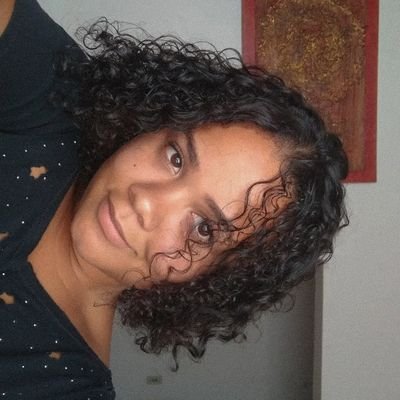 Enfermeira pela ESCS, Cardiologista e Hemodinamicista ICTDF,concurseira, defensora do SUS, apaixonada pela Rihanna, sagitariana e doidinha da cabeça. 😌✌🏽