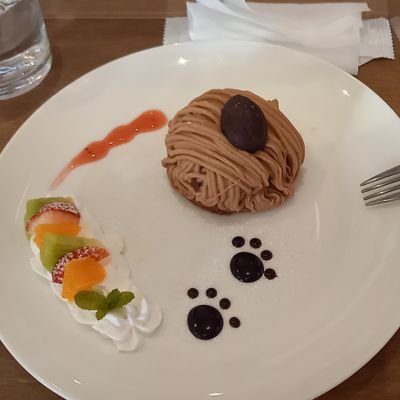 imacocoro8's profile picture. 心理学の学び始めは古典的な精神分析・ユング心理学から。以来30数年の関わりを通して関係精神分析を軸とした同化的統合のあり方への関心を深めています。道のりは長いですが楽しく研鑽を積んでいます🌸
公認心理師/認定心理士/愛玩動物飼養管理士/DogTh🐾