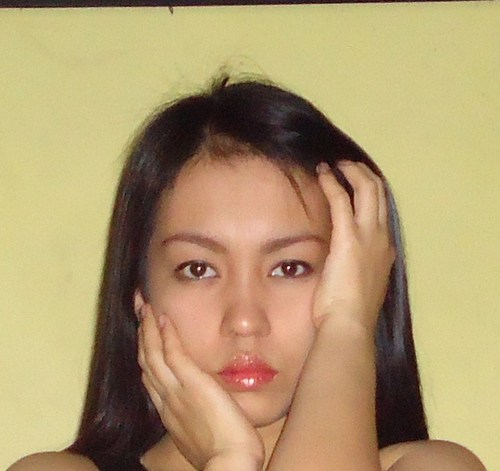 “A diplomat is a man who always remembers a woman's birthday but never remembers her age.”