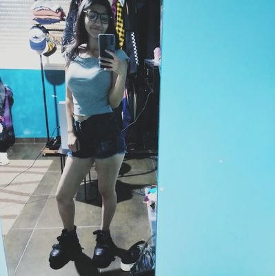 🌈
 22⭐
Acuario♒
Dominicana ~ Abrahamer 👌🏻❤️
Y si el mundo discute entre el bien y el mal tu y yo lucharemos por que haya paz ..