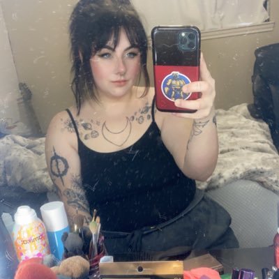 Spooky thicc 😈🖤👻 18+. MTG player. painter. digital art. SW. $5 ratings.