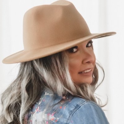alinecarnavale's profile picture. Write me - https://t.co/MfynoTGl5K