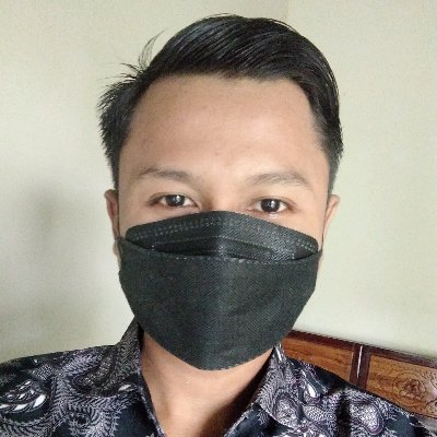 helmifand's profile picture. -_-