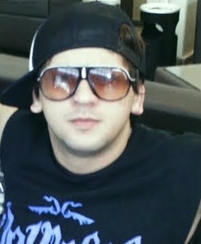 Humildade e o q não falta nesse rapaz lindo, jeito alegre e contagiante q nós faz amar ele a cada dia FC dedicado ao @thuthuzera seguido e oficializado 20/10/11
