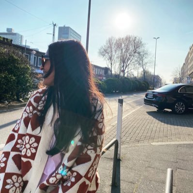 Foundation doctor, Biomed grad, fashion obsessed, book lover, tea addict, plant mum, sunset searcher, video maker (link below). Views are my own ✨