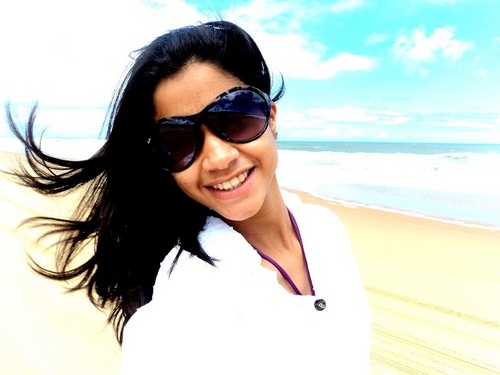 Sou alguém q descobre coisas novas sobre si todos os dias e sorri 10x mais depois de cada lágrima chorada!!! =D