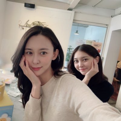 lovelY_J13's profile picture. 