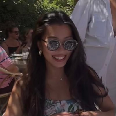 angelajzhou's profile picture. I online shop for my job @shopondaydream