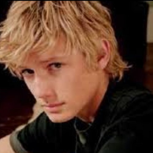 iggy000's profile picture. yo its iggy Here!!! Im like blind but im so awesome i can type :D im always up for blowing stuff up :D