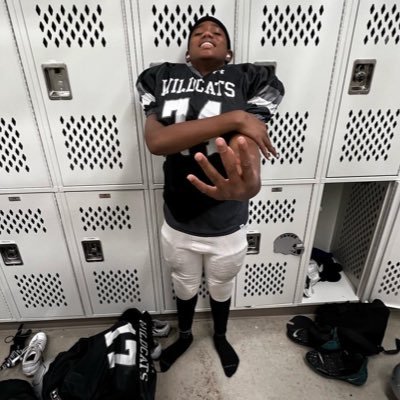 ExodusParkss's profile picture. 🎓Shs C/o ‘26🎓• 3.5 gpa• 🏈Fb: RT/LT/DT/DE🏈• 6’0 210• 4.95 40yd dash• 24 inch vert•