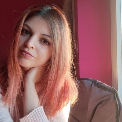 Se dovessi fermarti a chiedere chi io sia arriccia un po' il naso e sorridi,sono solare,testarda e romantica,amo la vita e tutto ciò che di bello può offirmi...