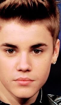 Amar o Justin é arte,chamar ele de marido faz Parte. Ficar com ciúmes dele é moda,e não poder
matar as posers é foda.
