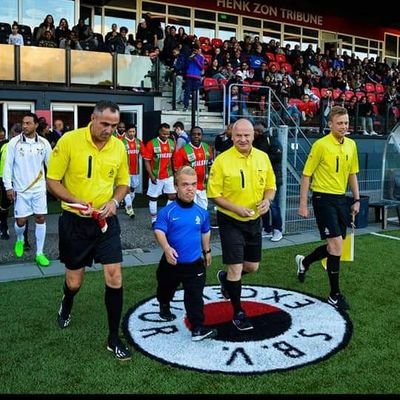 O.a. freelance journalist, columnist, basketbalbondsscheidsrechter, voetbalbondarbiter in ruste en trotse, vader en opa. 'Het is zoals het is'.