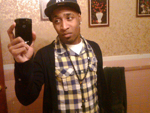 Yungfresh100's profile picture. Welcome to my twitter. I'm real cool down to earth. I'm in NY Queens so if u not in NY sorry lol... ADD my BBM yall 32A63695