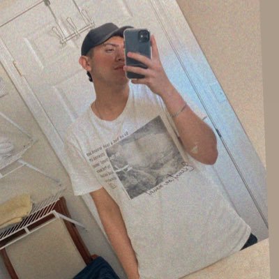 JulianQ85314297's profile picture. 