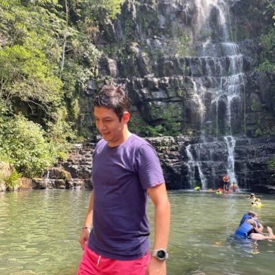 todos somos una ecuación en función del tiempo, con variables y constantes, derivando problemas e integrando soluciones.