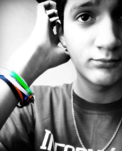 Evangélico, Investigador, Chato,  Irritante & Romântico ^^ 
- Para melhores informações   #SigaMe *--* #SDV =)