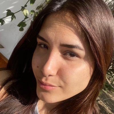 Laurakhourye's profile picture. Be happy. ✨