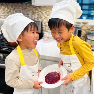 Two young chefs making magic in the kitchen with creativity & mischief. Bringing joy to taste buds and spreading love for home cooking  #FutureMasterChefs