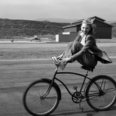 Flora33124's profile picture. 