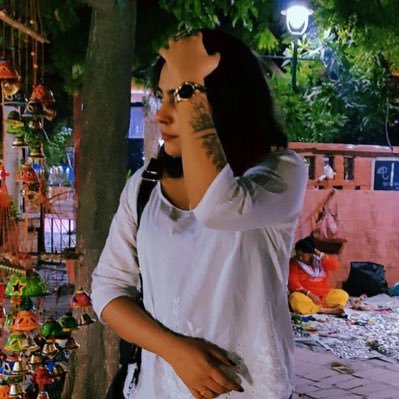 PakhiiTiwari's profile picture. "Designer by day, doodler by night 🎨 Bringing ideas to life one pixel at a time. ❤️ minimalism, bold colours, and creating for the greater good. 💻