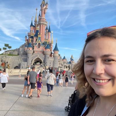 loremieke_'s profile picture. Dutch Disney vlogger (YT) SUBSCRIBE ON MY YT CHANNEL FOR SOME DISNEY FUN • ❤️💫 •