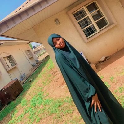 servant of Allah 
A midwife student 🩺💊💉|
march 13 queen 🥰🎂