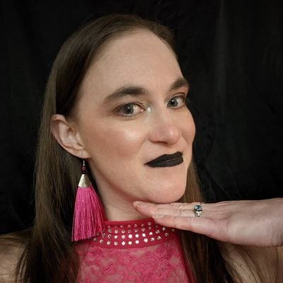 Co-host of @Inside_theRopes #RetroITR. Trivia host & burlesque emcee. Superman's the coolest! (She/Her)
IG: https://t.co/l3E74CkNfk