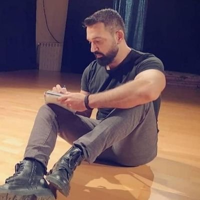 Human 🤝
Peaceable 🎯
Animal Lover💙
Writer ✒
Actor🎭🎬
TV Presenter 📺