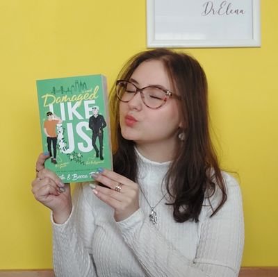 just a girl and her books and the occasional kpop freak out 💛 cr: the right move - liz tomforde