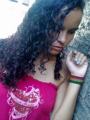 Simplesmente uma garota sonhadora. Que apesar de muitos sonhos não poderem se concretizar vivo acreditando neles. Never Say Never ♥